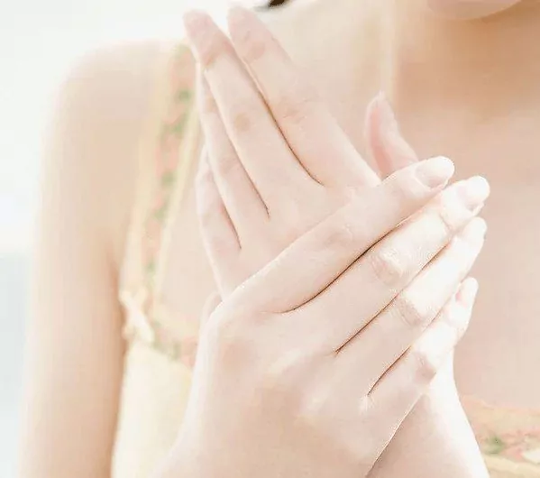 Nước rửa L.O.C dịu nhẹ với da tay