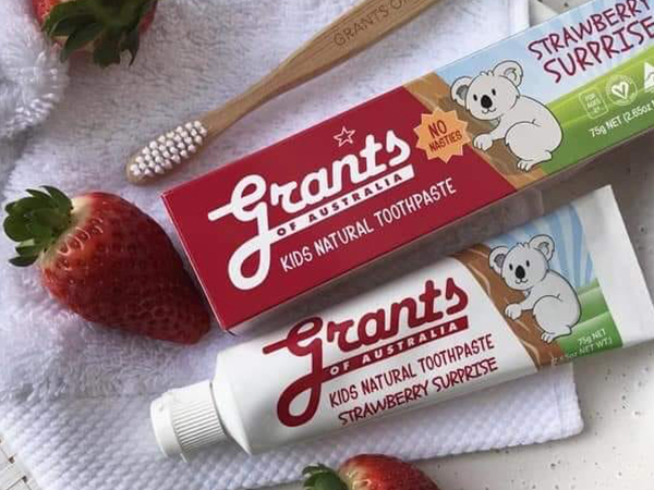 kdr tre em vi dau tay strawberry surprise kid toothpaste 1