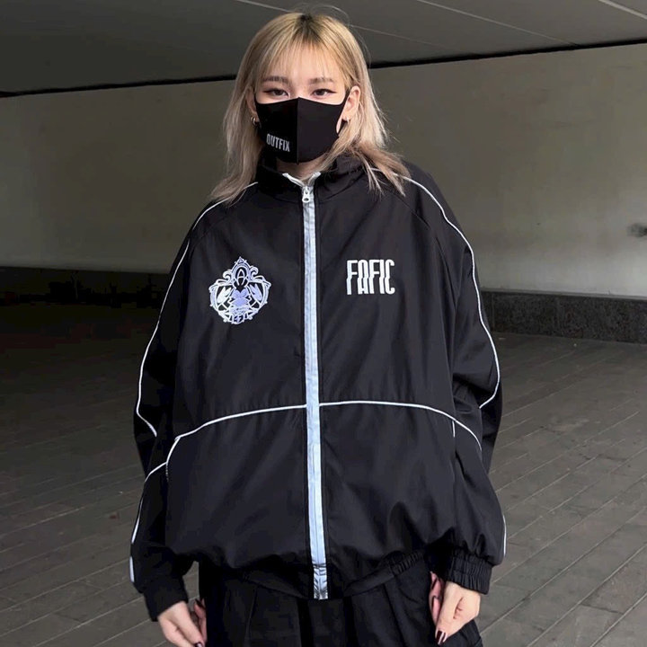 áo Khoác Dù Nam Nữ 2 Lớp In Chữ Fafic Phối Sọc Cánh Tay Cá Tính – Htm Fashion