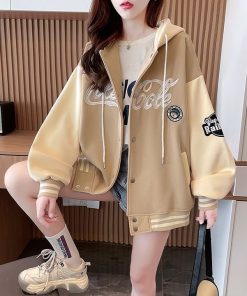 áo Khoác Nữ Bóng Chày Vải Nỉ Dày Dặn Phối Mũ Rộng Thêu Chữ Coca Cole Unisex Nam Nữ Tp66 – Golden Dream