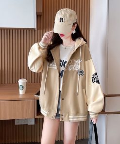 áo Khoác Nữ Bóng Chày Vải Nỉ Dày Dặn Phối Mũ Rộng Thêu Chữ Coca Cole Unisex Nam Nữ Tp66 – Golden Dream