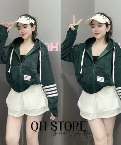 áo Khoác Nhung Tăm Nữ Dáng Lửng Trơn Thêu 4 Sọc Tay Chất Vải Nhung Dày Thời Trang – Htm Fashion