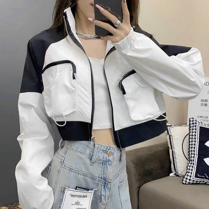 áo Khoác Dù Nữ Croptop Dáng Lửng Phối Túi Hộp Có Khóa Kéo Sang Chảnh – Htm Fashion