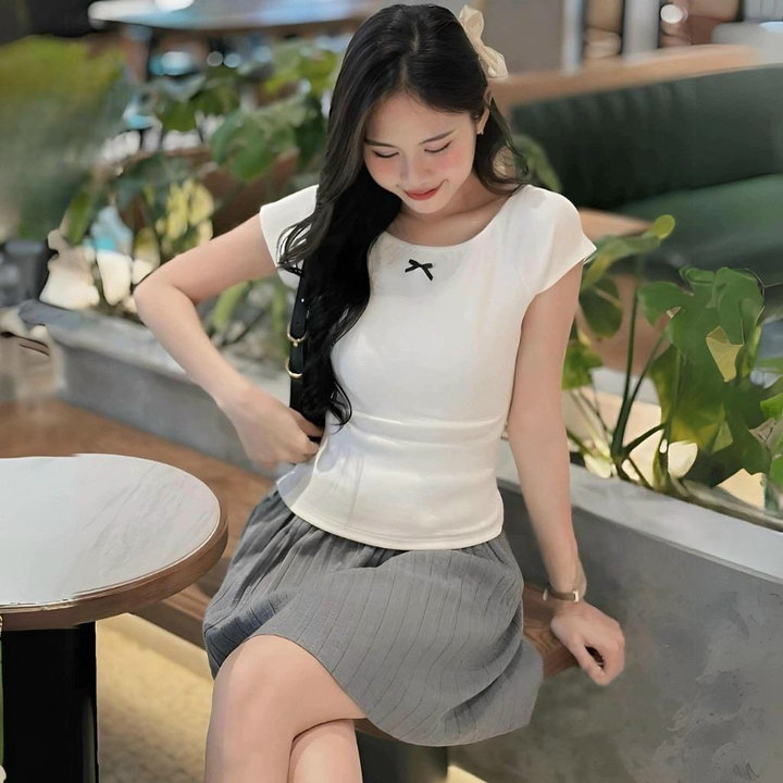 áo Thun Baby Tee Nữ đính Nhiều Nơ Tiểu Thư Sang Chảnh Phía Trước Vải Thun Cotton Co Dãn 4 Chiều Cổ Thuyền