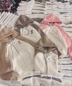 áo Khoác Nỉ Nam Nữ Họa Tiết Gấu Dễ Thương Phối Khóa Kéo Có Nón Chống Nắng-htm Fashion