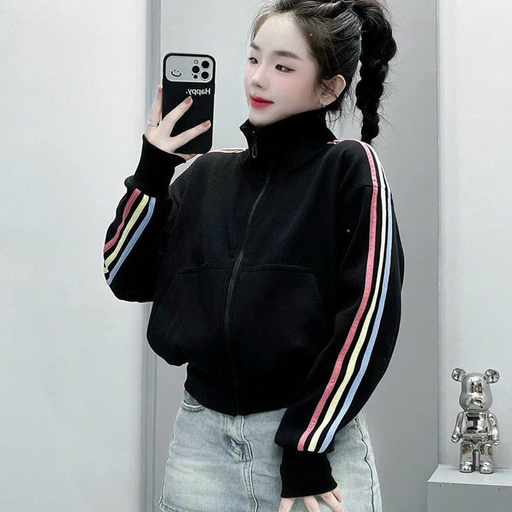 áo Khoác Nỉ Croptop Có Túi Trong Phối Tay 3 Sọc Cầu Vồng Thiết Kế Tay Xỏ Ngón -htm Fashion