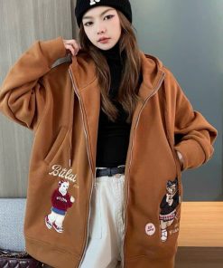 áo Khoác Hoodie Nam Nữ Phối Khóa Kéo Thêu Chú Gấu đá Bóng Form Rộng Có Nón -htm Fashion