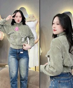 áo Khoác Croptop Nữ Nhung Gân Cổ đứng Thêu Bluck Phối 2 Túi Trước áo -htm Fashion