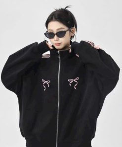 áo Khoác Nỉ Cổ Trụ Phối Sọc Viền Tay Có 2 Nơ Hồng Xinh Unisex Tp39 – Phương Store