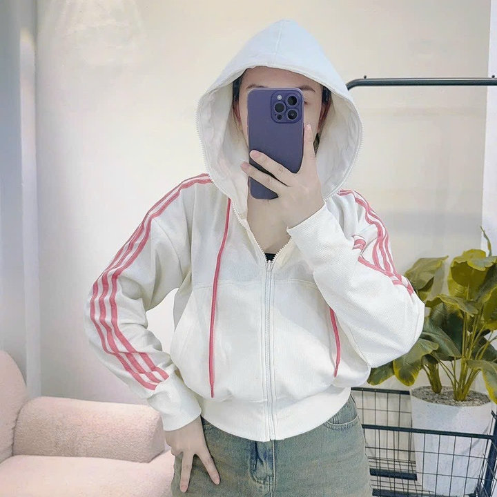 áo Khoác Nỉ Nữ Croptop Dáng Lửng Phối Khóa Kéo Full Nón Có Túi Trong Thiết Kế Tay 3 Sọc -htm Fashion