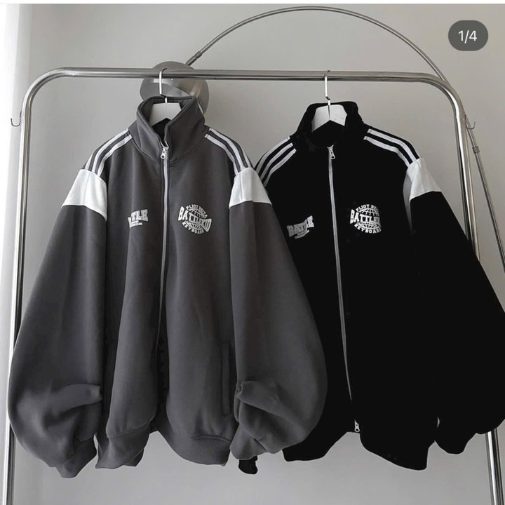 áo Khoác Nỉ Nam Nữ Cổ Trụ Không Nón Phối Tay 3 Sọc Thiết Kế Khóa Kéo In Battlekid -htm Fashion