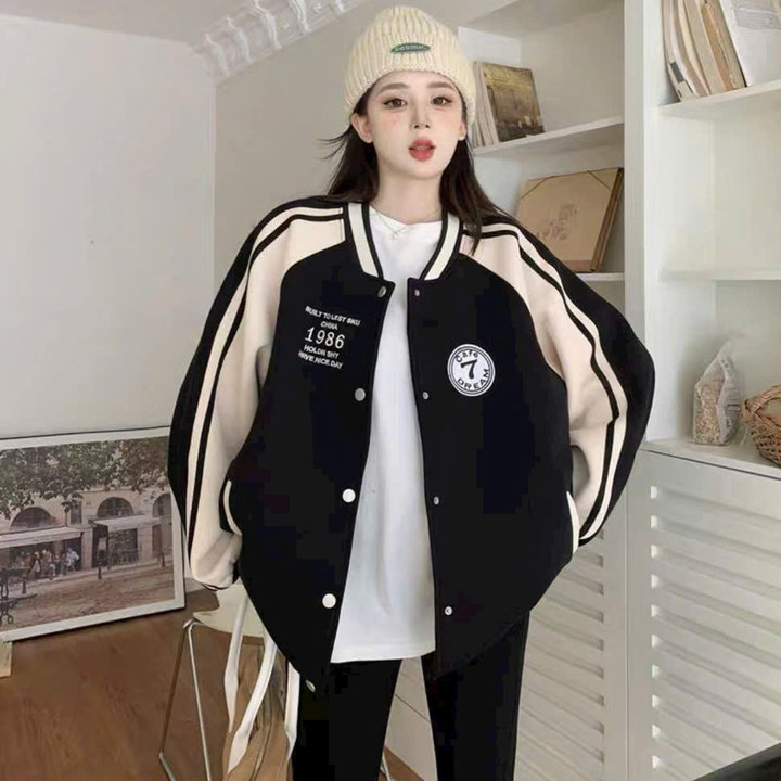 áo Khoác Nỉ Cổ Bomber Bo Sọc Thêu Số 1986 Unisex Nam Nữ Ut66 – Golden Dream