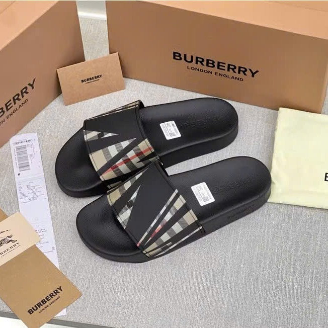Dép Burberry Mẫu Mới Quai Ngang Họa Tiết Monogram, đi êm Chân Hottrend 2025