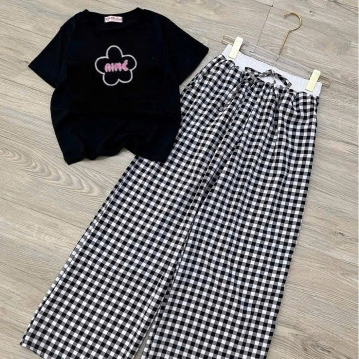 Sét Quần Kẻ Caro Mini Cạp Cao + Mix áo Thun Croptop Tăm Thêu Bông Hoa