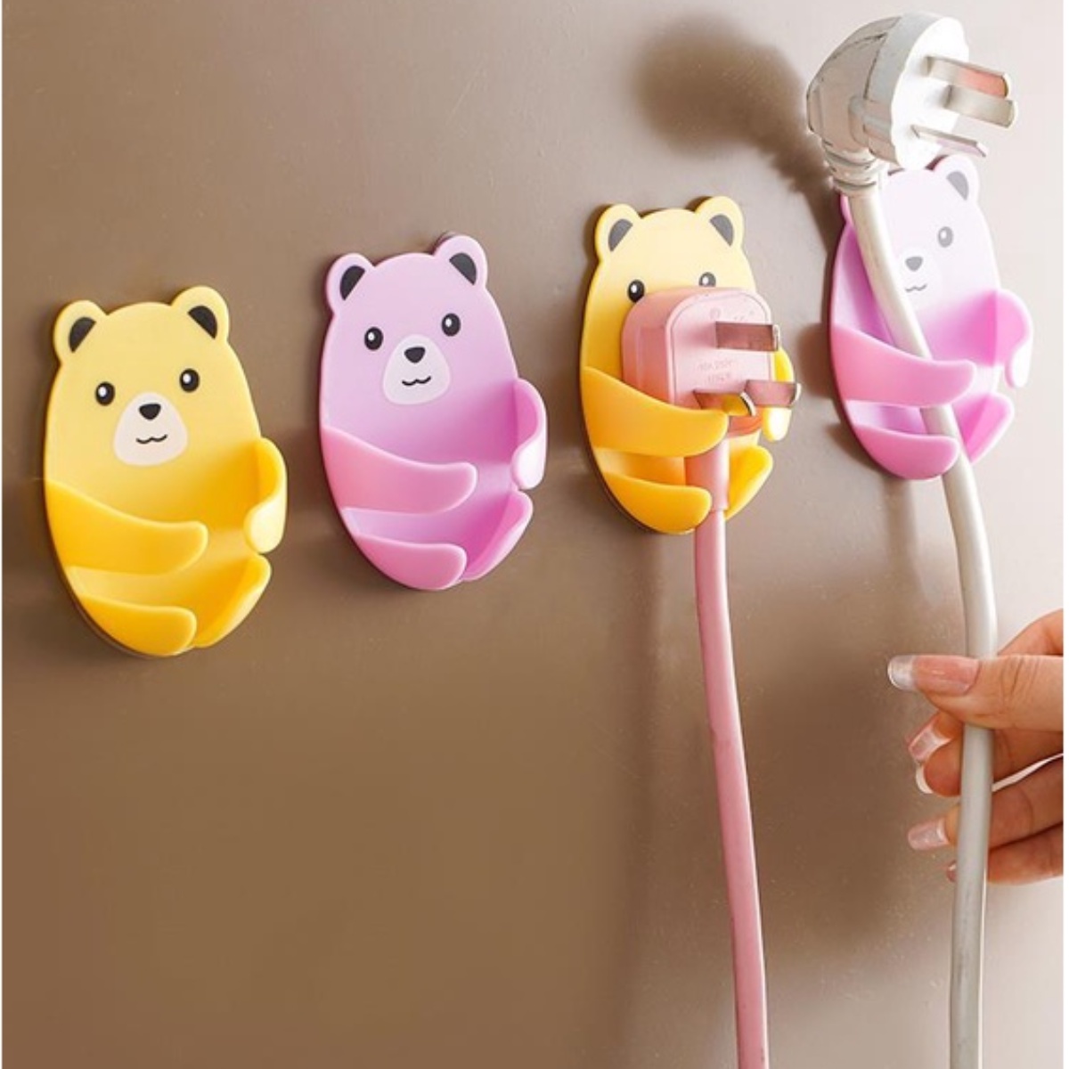 Móc Treo ổ Cắm Hình Gấu Hoạt Hình Dễ Thương Tiện Dụng – Su