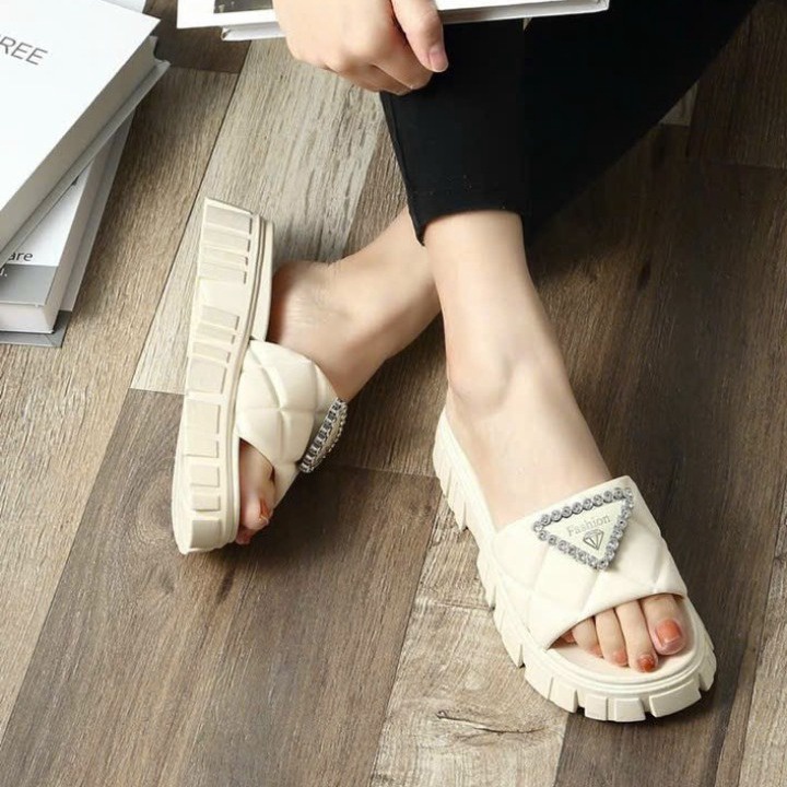 Dép Nữ Fashion đế Cao 4 Cm, Siêu êm, Lên Chân Sang Chảnh – Haanh