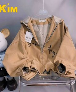 áo Khoác Da Lộn Nữ 2 Lớp Lót Dù In Chữ Sunday Kiểu Tay Phồng Có Nón – Kim