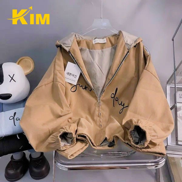 áo Khoác Da Lộn Nữ 2 Lớp Lót Dù In Chữ Sunday Kiểu Tay Phồng Có Nón – Kim