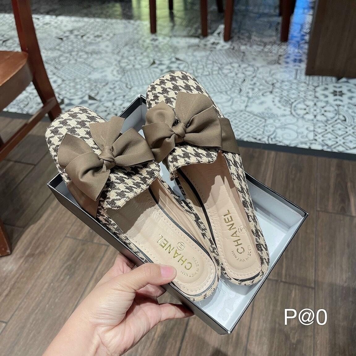 Dép Sục Nữ Kẻ Dạ Mềm đính Nơ Vải Siêu Xinh 99 – Larita Fashion