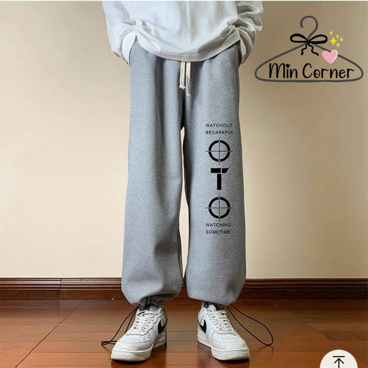 Quần Nỉ Dài Dây Rút In Chữ Dọc Oto Mq44 – Min Corner