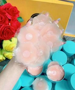 Miếng Dán Ngực Hình Hoa Silicon Cực Chắc Và Xinh Dành Cho Nữ