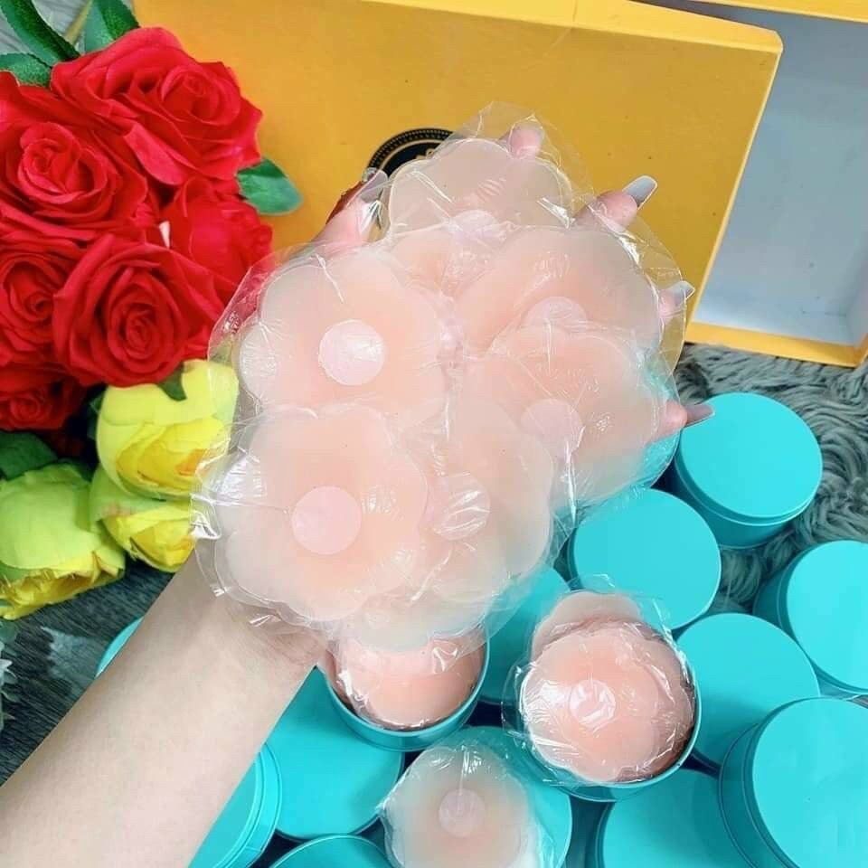 Miếng Dán Ngực Hình Hoa Silicon Cực Chắc Và Xinh Dành Cho Nữ
