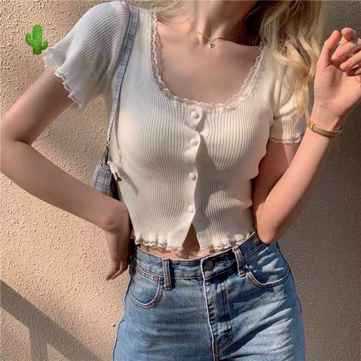áo Thun Nữ Croptop Phối Viền Ren đính Nút Tay Lỡ – Ausa House
