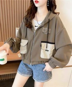 áo Khoác Nữ Phối Kiểu Lửng Lửng Croptop Có Nón Chất Liệu Vải Bao Tốt Logo Thêu Túi Hộp Siêu Ngầu Hàng Hot Trend-htm Fashion