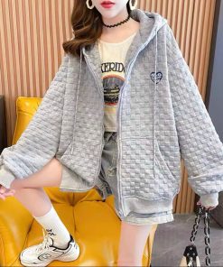 áo Khoác Nữ Có Kèm Mũ Trùm Phối Theo Phong Cách Khoá Kéo Mẫu Mới Form Rộng Chất Vải đan Vuông Thêu Hình Trái Tim Hot Trend-htm Fashion