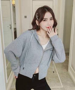 áo Khoác Lửng Croptop Nữ Chất Liệu Nỉ Ngoại Dày Thoáng Mát Có Thêu Chữ Goldenfurit Bao đẹp Hàng Hot Trend-htm Fashion
