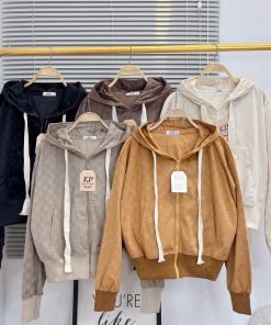 áo Khoác Nỉ Kiểu Dáng Lửng Nữ Chất Liệu Vải Dập In Họa Tiết Nổi Chữ Siêu Xinh Có Nón Trùm đầu Cực Xinh Kèm Khóa Zip áo đẹp Hàng Hot Trend-htm Fashion
