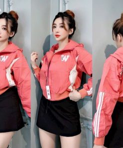 áo Khoác Lửng Dù Nữ Có Thêu Nổi Chữ W Phối 3 Sọc Trên Cánh Tay áo Nón Trùm đầu Rộng Xinh Bo Chun đẹp Hàng Hot Trend-htm Fashion