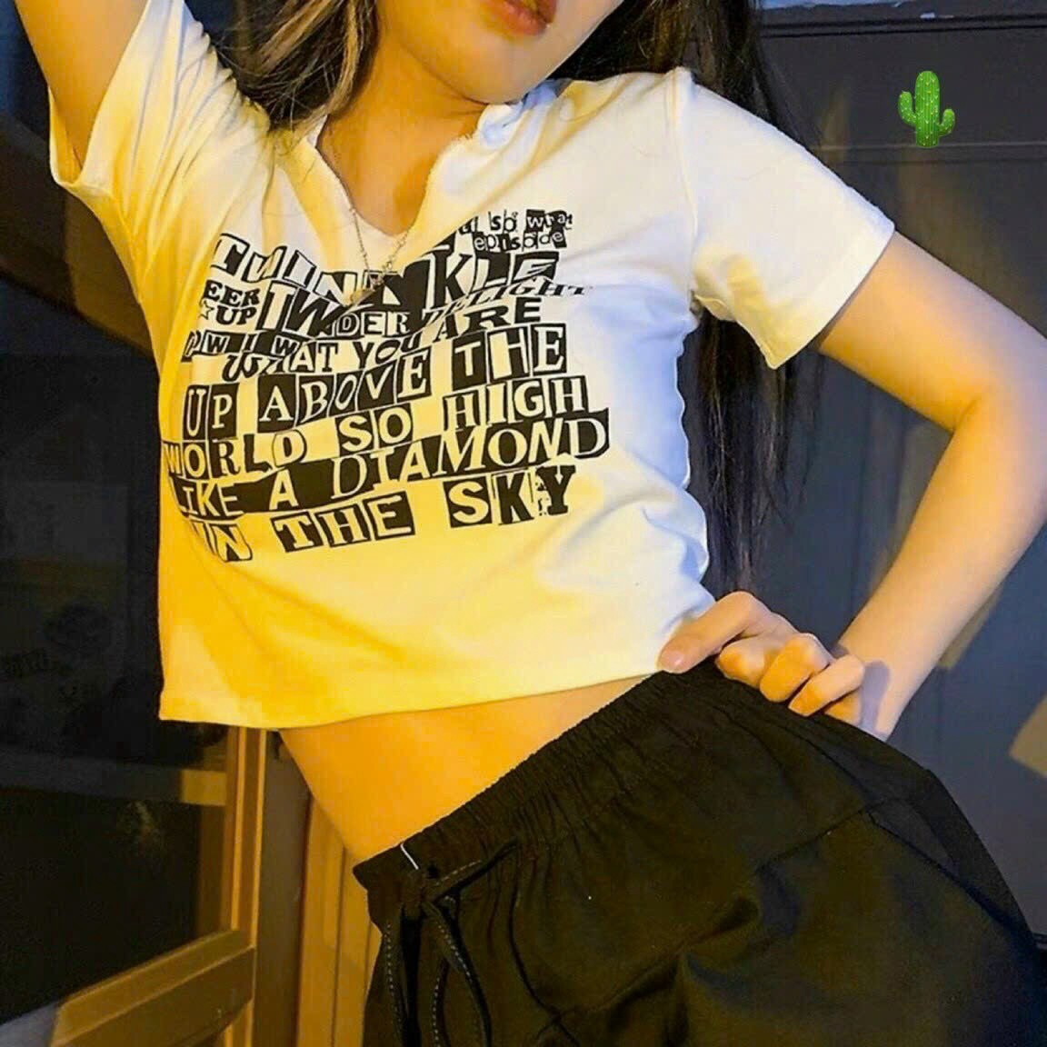 áo Thun Nữ Croptop Cổ Tròn Tay Ngắn Chữ In The Sky – Ausa House