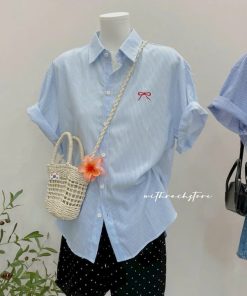 áo Sơ Mi Nữ Form Rộng Phối Nơ đỏ Thêu Xinh Xắn Tp78 Golden Dream