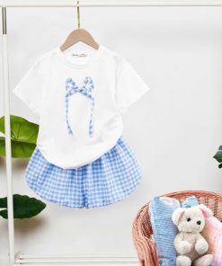 Set Bộ Bé Gái áo Thun Form Rộng Ngắn Tay đính Nơ Kèm Quần Sọt Bí Caro Hottrend Từ 12-45kg Dành Cho Bé Gái